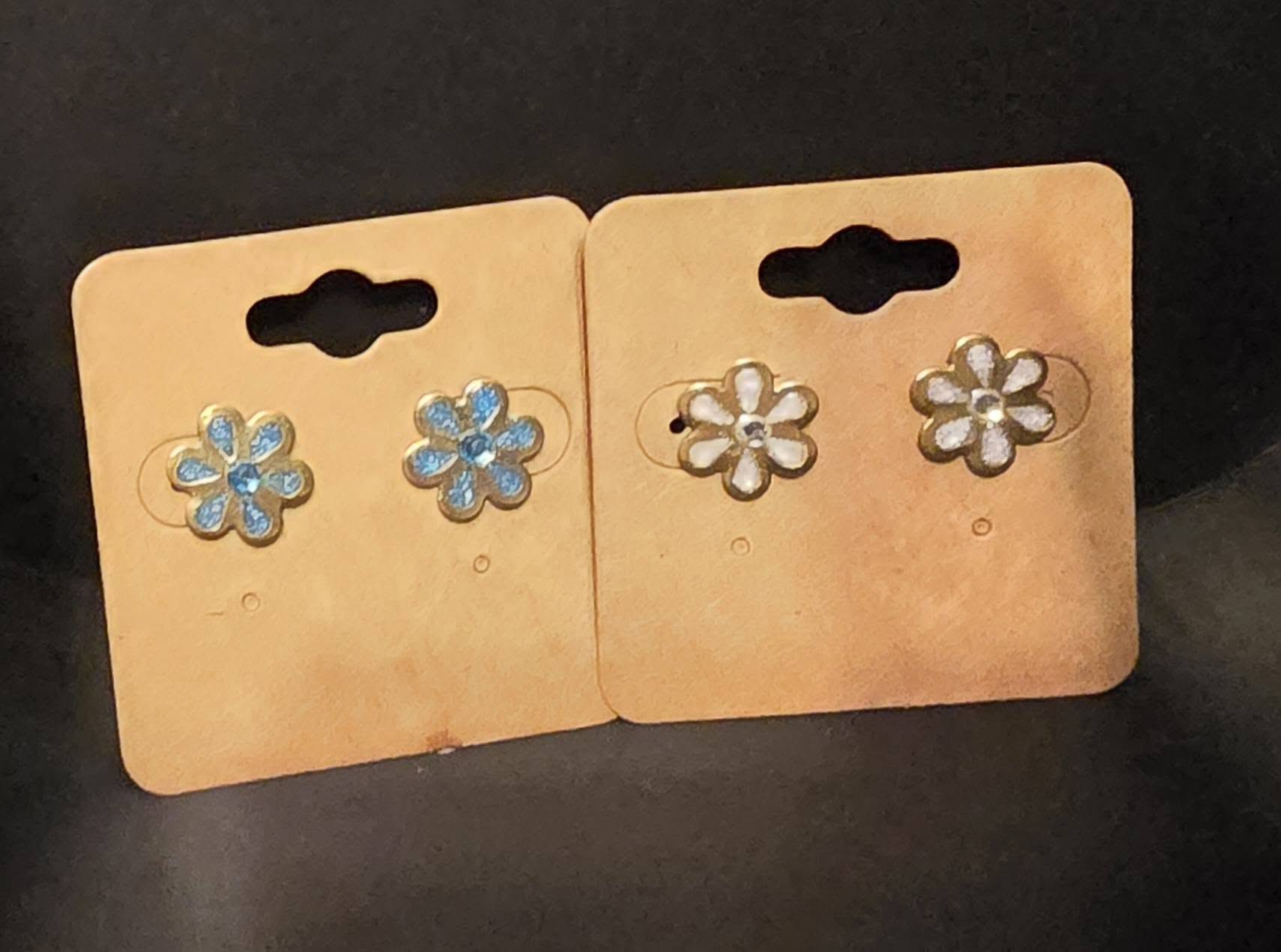 Earrings - flowers in blue or white